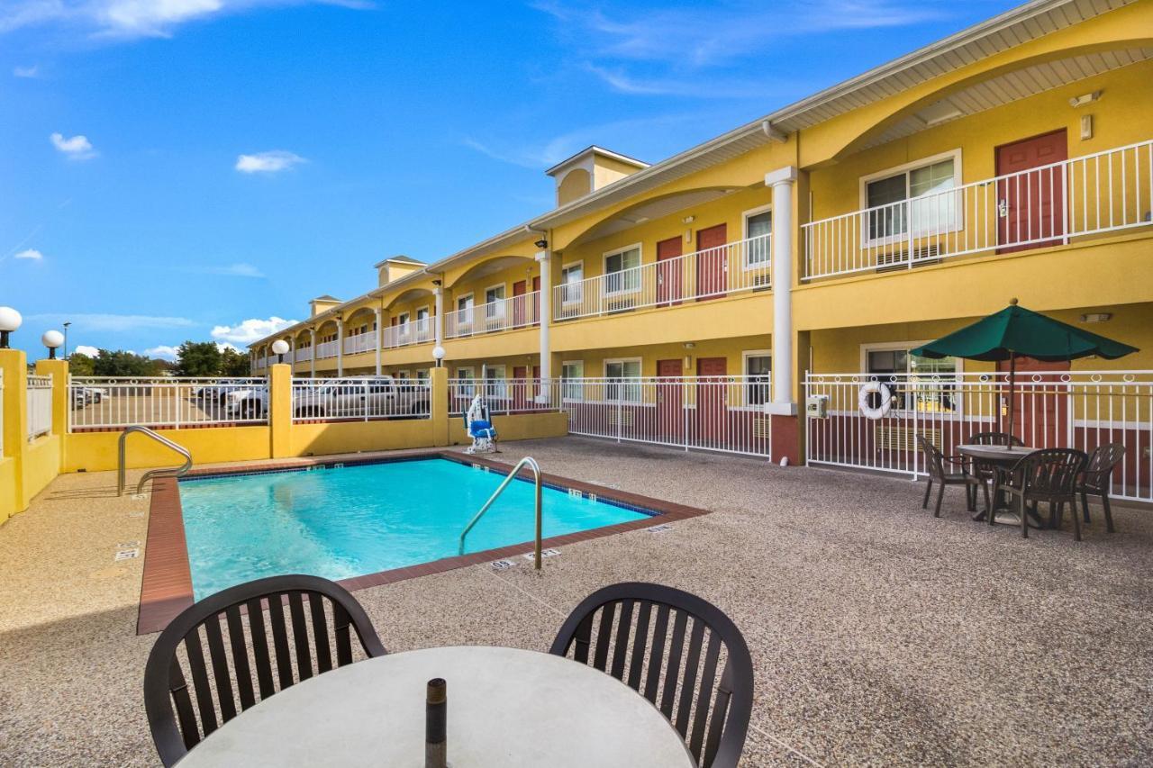 Scottish Inn And Suites Baytown Εξωτερικό φωτογραφία